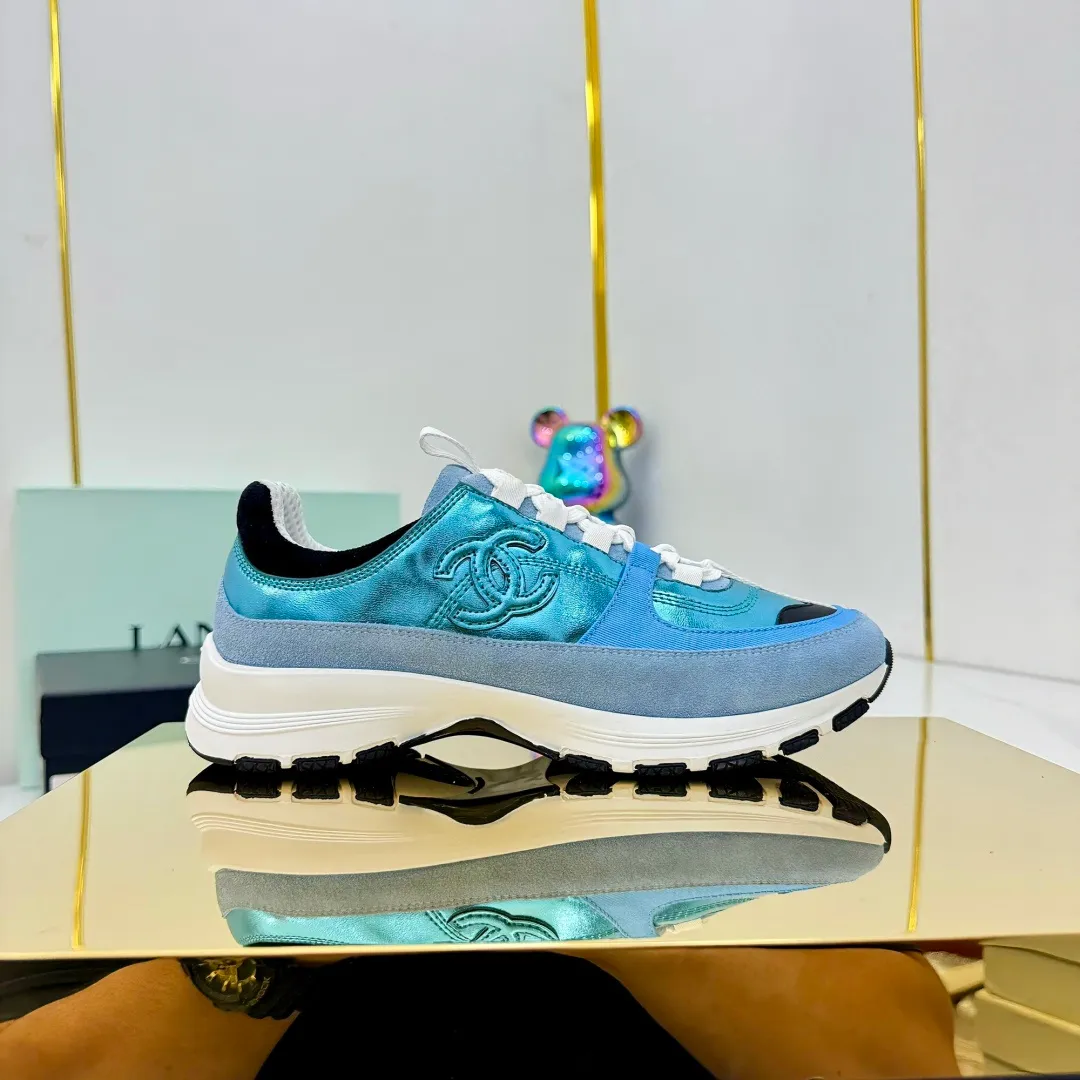 👟👟Ex-factory price 600👟👟High quality! ! ! CHANEL Chanel 25A latest thick-soled casual sports shoes. The counter is synchronized. The counter is very popular. It is a shoe that is very difficult to buy. The most popular thick-soled casual shoes on the Internet. As you can imagine, the most popular thick-soled casual shoes can not be missed. It has both good looks and comfort. Simple and versatile. The thick sole increases the height and is super versatile. Whoever wears it will look better. Upper: cowhide stitching. Lining: breathable mesh. Outsole: TPU original outsole. Size: 35-41 👉